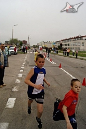 XVI Międzynarodowy Półmaraton Kurpiowski w Ostrołęce - PRZEDBIEGI (09.05.2010) - zdjęcie #7 - eOstroleka.pl